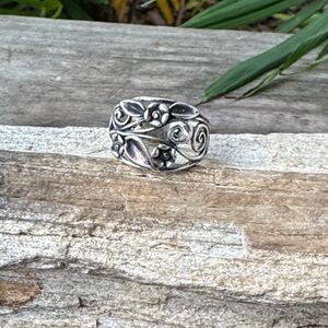 Or Paz Sterling Silver Flower Ring